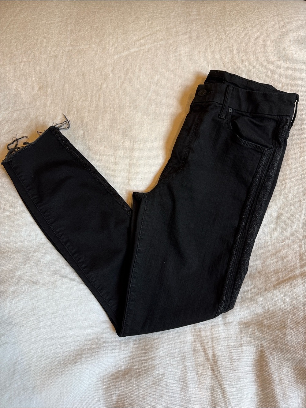 MOTHER HW Looker Ankle Fray Black Ankle Jeans